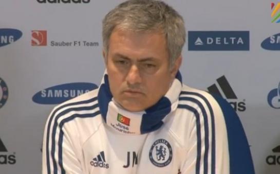 Thumbs up for Jose Mourinho Chelsea-Portugal scarf! [video]