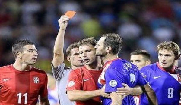 Το δολοφονικό τάκλιν του Σίμουνιτς και τα νεύρα του με την κόκκινη