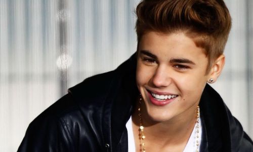 Justin Bieber το… κακό παιδί της μαμάς