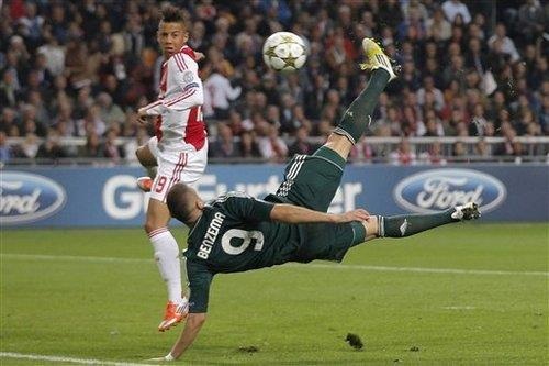 Benzema-Madness with crazy bicycle kick!