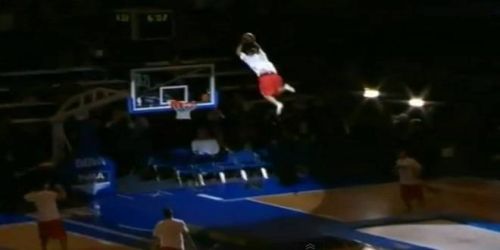 The dunk of the year in  NBA Europe Live Tour (VIDEO)