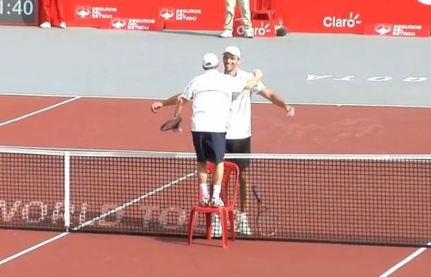 Μία… ξεχωριστή αγκαλιά σε αγώνα τένις! [video]