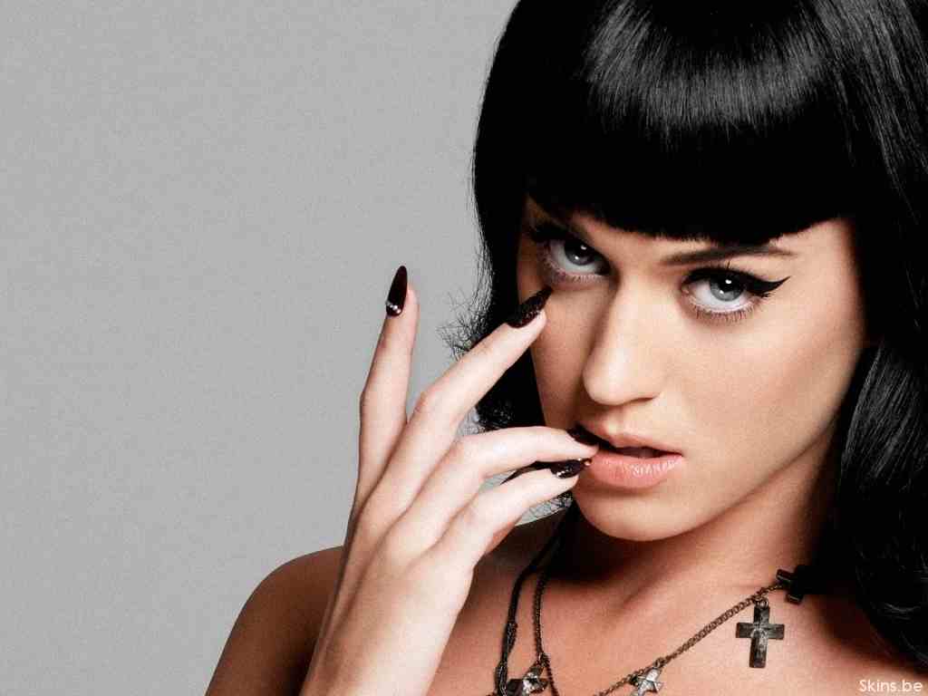 Katy Perry: Καυτά φιλιά με θαυμαστή της!