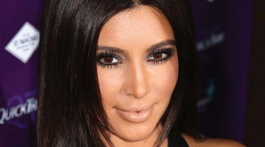 Η Kim Kardashian κυκλοφορεί με see through που βγάζει μάτι!