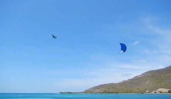 Το kite surf απέτυχε και έσκασε σαν…  καρπούζι στη θάλασσα!