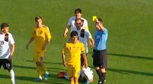 Two yellow cards in zero time! (video)