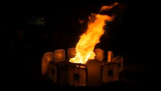 Ανεμοστρόβιλος φωτιάς με ανεμιστήρες! Απίστευτο video!