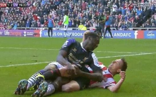 The tender moment between Kolo Toure and Giaccherini