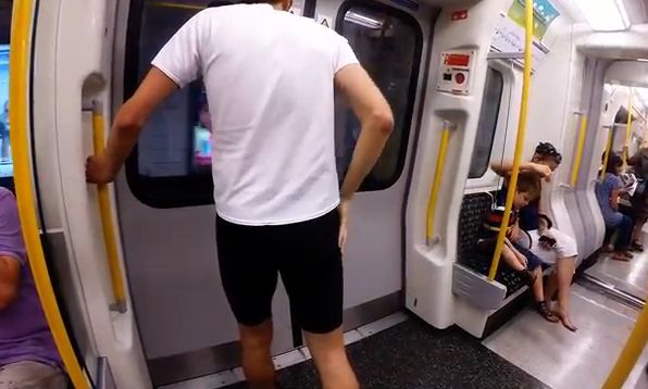 Τρελό σπριντ από τον ένα σταθμό του μετρό στον άλλο! [video]
