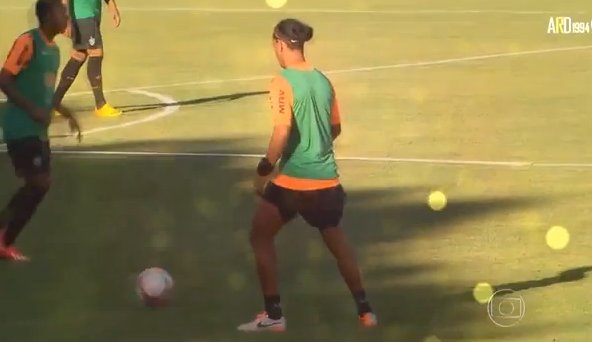 Ronaldinho amazing piece of skills in his first 2014 training! [video]
