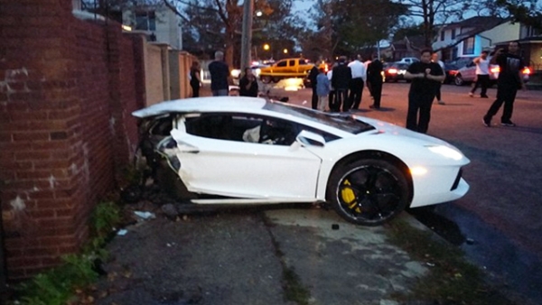 Απίστευτο ατύχημα με Lamborghini!