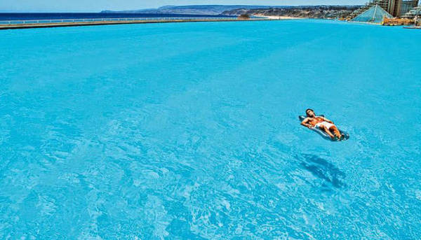Στη Χιλή η μεγαλύτερη πισίνα του κόσμου!