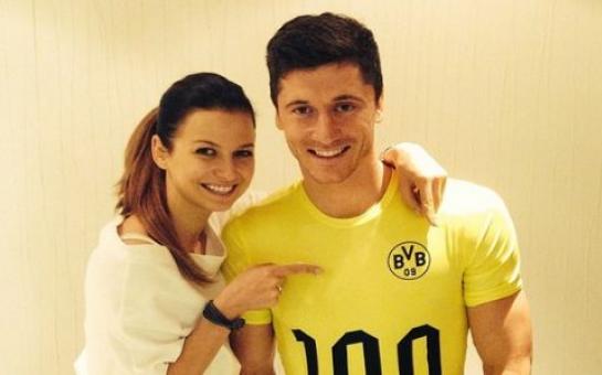 Robert Lewandowski kissed his wife in Borussia Dortmund’s changing room [pic]