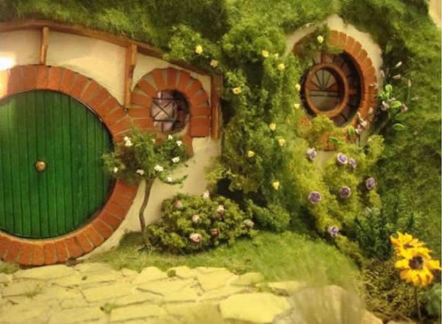 Σας αρέσουν οι μακέτες? Δείτε σπίτια hobbit σε μακέτα!