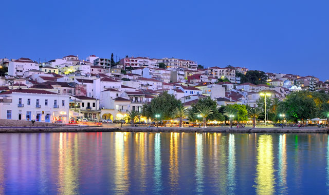 5 από τις ομορφότερες παραλιακές πόλεις στην Ελλάδα!