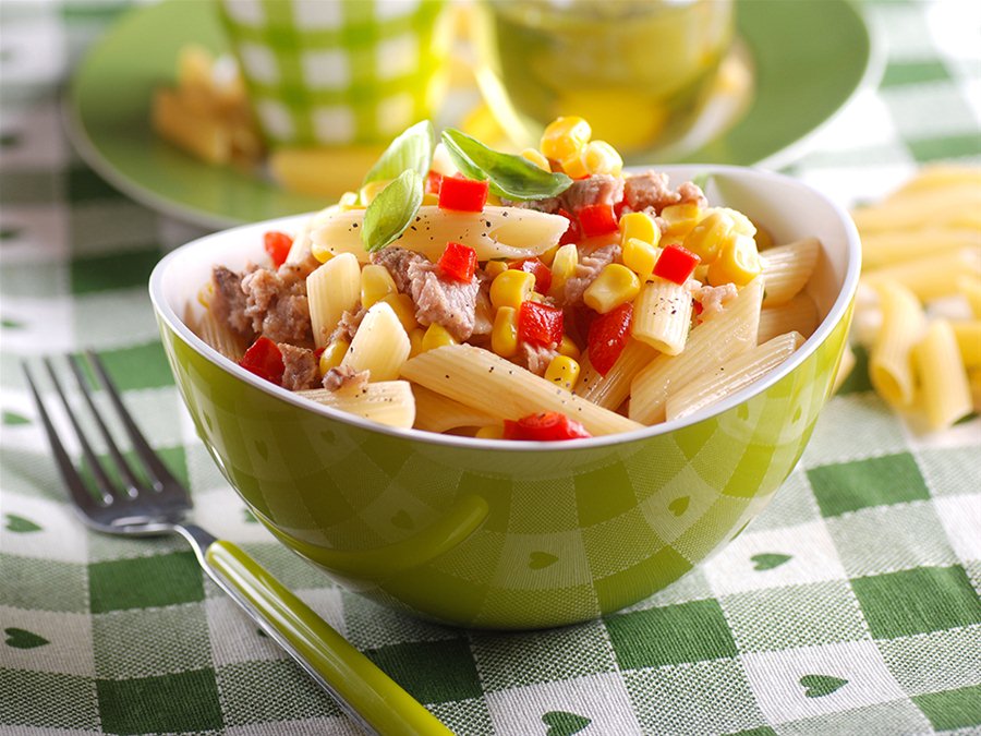 Καλοκαιρινή συνταγή: Πέννες με τόνο, πιπεριές και καλαμπόκι!