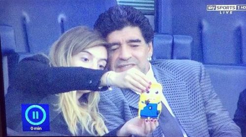 Ο Ντιεγκίτο βγάζει selfie με την κόρη του [pic]