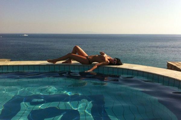 Η Μαρία Λιαγουροπούλου topless στη Μύκονο με τη φίλη της