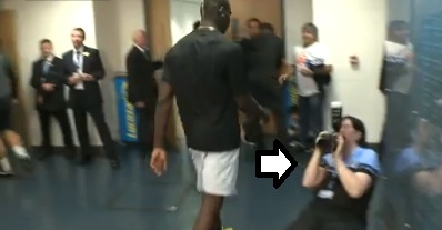 Photographers suffer in Balotelli’s hands!