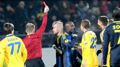 Fail! Meireles sent off within four minutes!