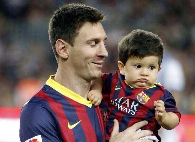 10 enchanting photos of footballers with their kids!