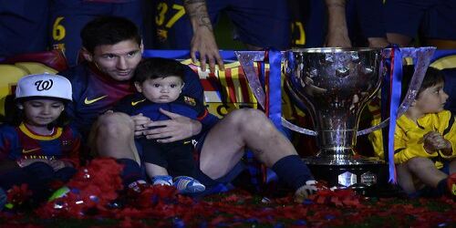 Messi celebrates with his son Tiago title Spanish league