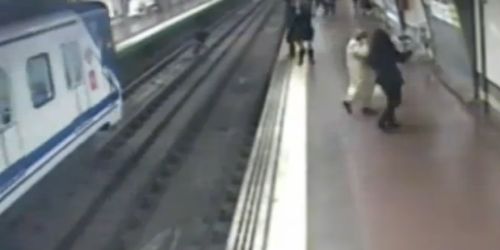Man saved child from the rails Madrid metro!