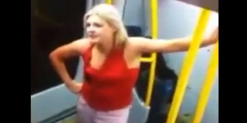 Γυναίκα έβριζε και έφτυνε επιβάτες του μετρό και αυτοί την πέταξαν έξω (ΒΙΝΤΕΟ)
