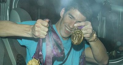 Michael Phelps went to party…and he wasn’t alone!!