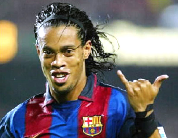 Ο φανταστικός Ronaldinho κάνει θαύματα!
