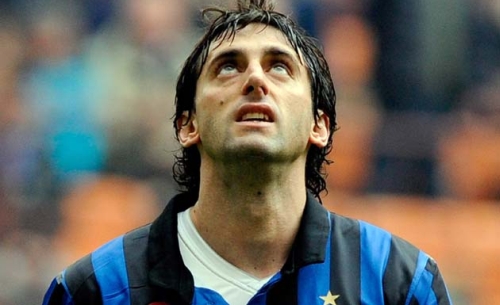 Miss of the year by Diego Milito!!!