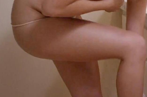 Γνωστή Αμερικανίδα σε αρετουσάριστα γυμνά στο μπάνιο!