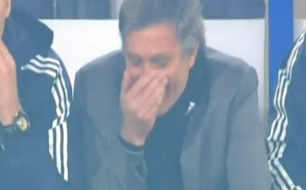 Mourinho laughs at ref decision Cristiano Rolando’s move!