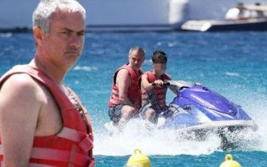Mourinho on Family Holiday in Mykonos – Greece! [pics – vid]