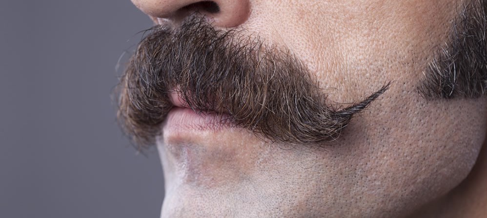 Movember: 10 συμβουλές για να μεγαλώσεις και να περιποιηθείς σωστά το μουστάκι σου!