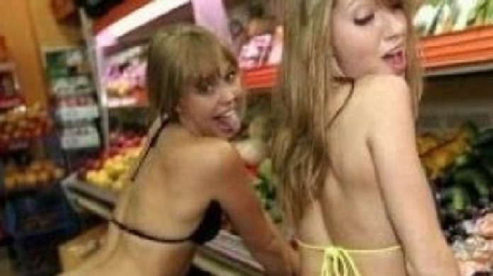 Έμφραγμα: Κάνουν τα ψώνια τους στο super market ολόγυμνες!! (pics)