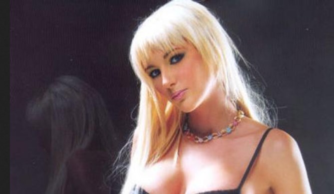 Η σεξυ Νασταζια Μητροπούλου στα πιο μεγαλειώδη μπομπάτα γυμνά της!