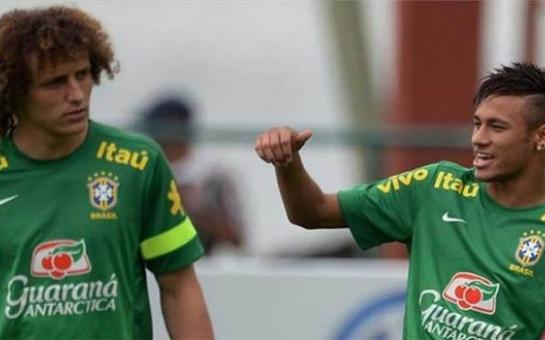 David Luiz makes a great panna against Neymar