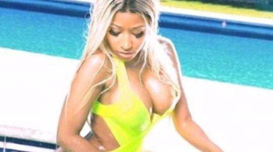 ΣΟΚ: Η Nicki Minaj ανέβασε γυμνές φωτογραφίες, που καλύπτει τα επίμαχα με αστεράκια!