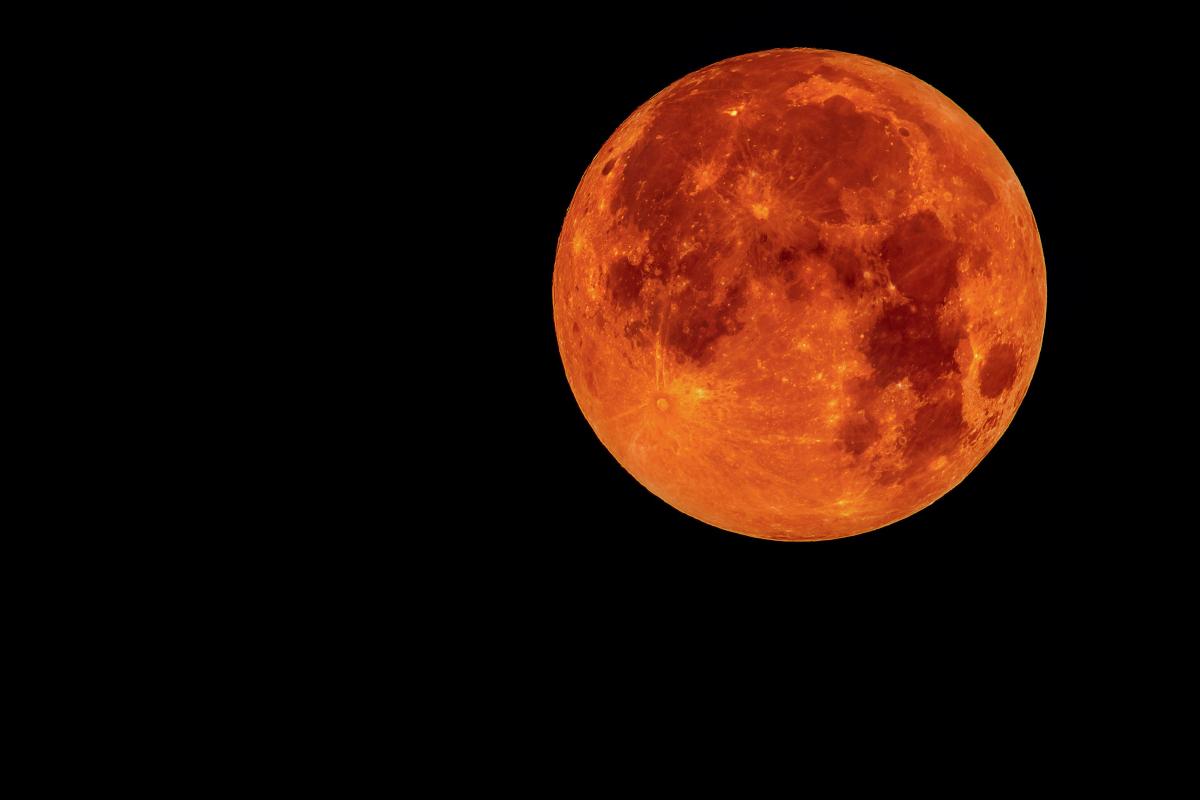 Στις 27 Ιουλίου ένα “ματωμένο φεγγάρι” θα ξεπροβάλλει στον ουρανό!