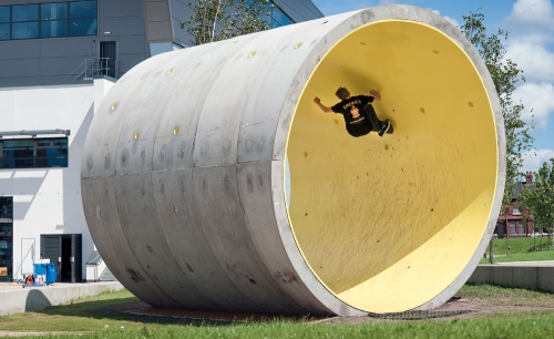 Amazing skating skills by Oscar Canton!