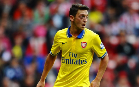 Ozil does the «Chewing Gum Juggle» trick