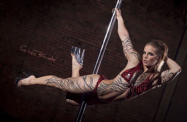 Αυτή είναι η πιο διάσημη pole dancer του κόσμου! [pics+video]