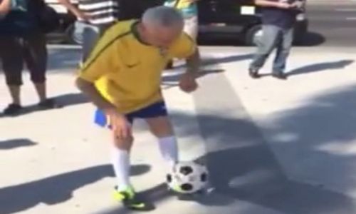 87 year old grandfather from Rio de Janeiro makes incredible football tricks [vid]
