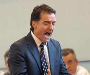Κουστένης κι επίσημα