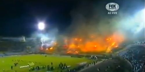 Amazing fire show at Copa Libertadores by Penarol’s fans!