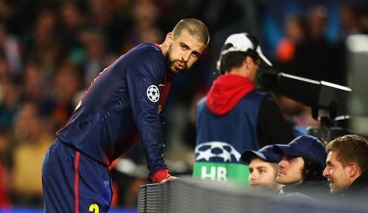 Pique scores an amazing own goal against Bayern! (video)
