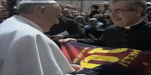 Lionel Messi gifts Pope Francis a personally autographed shirt