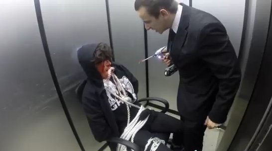 Η απίθανη φάρσα με τον Ρώσο επίδοξο δολοφόνο στο ασανσέρ! [video]