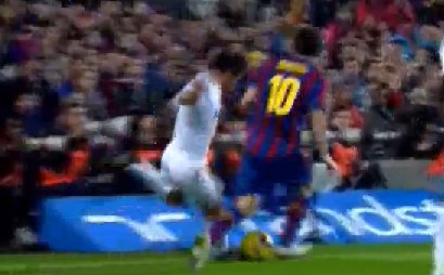 Raul gives some serious lessons to Messi! (video)